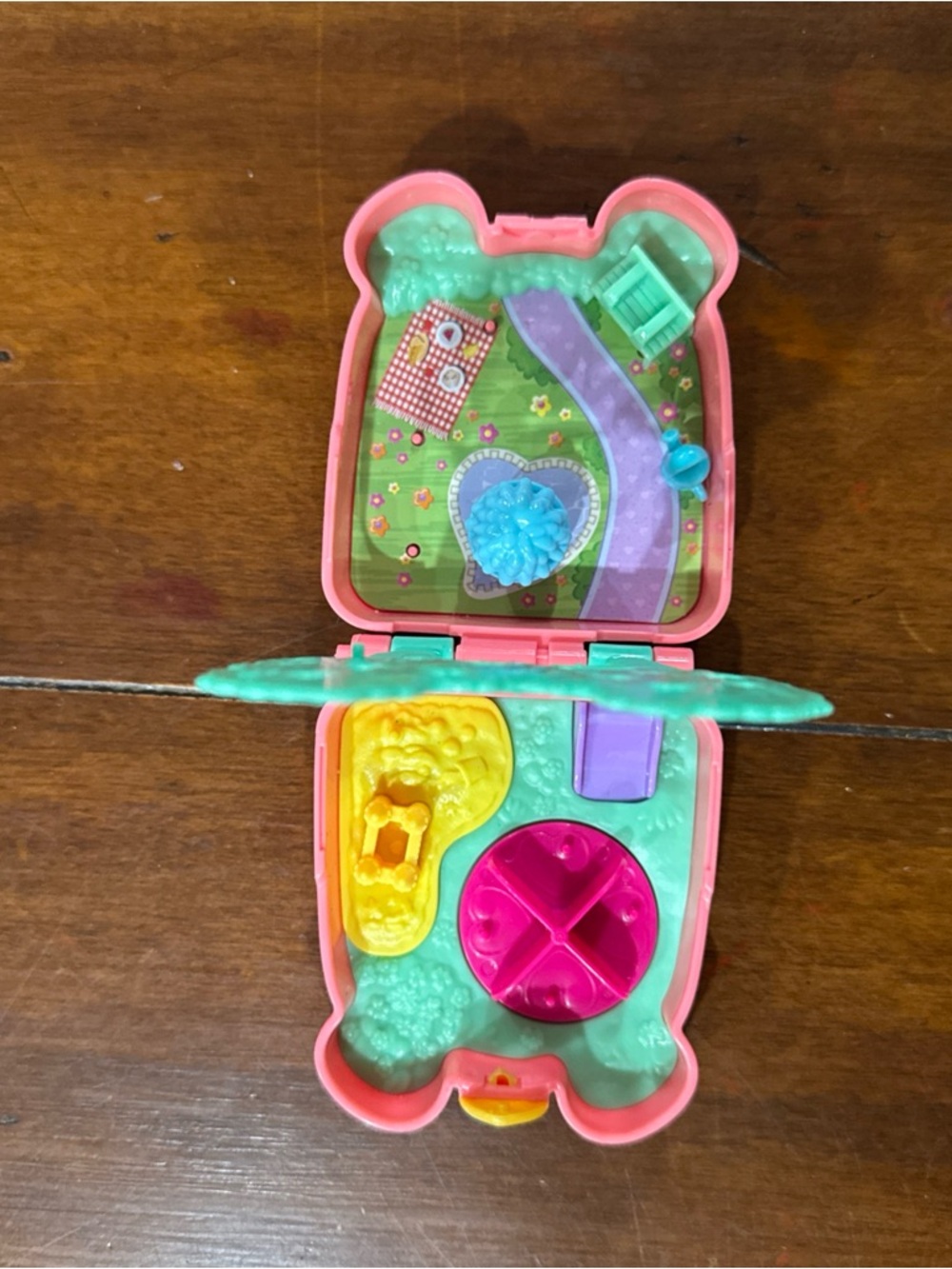 Polly Pocket 2023 Cutie Bear Picnic Mini Play Set Toy Pet and Food Theme - Picture 3 of 5